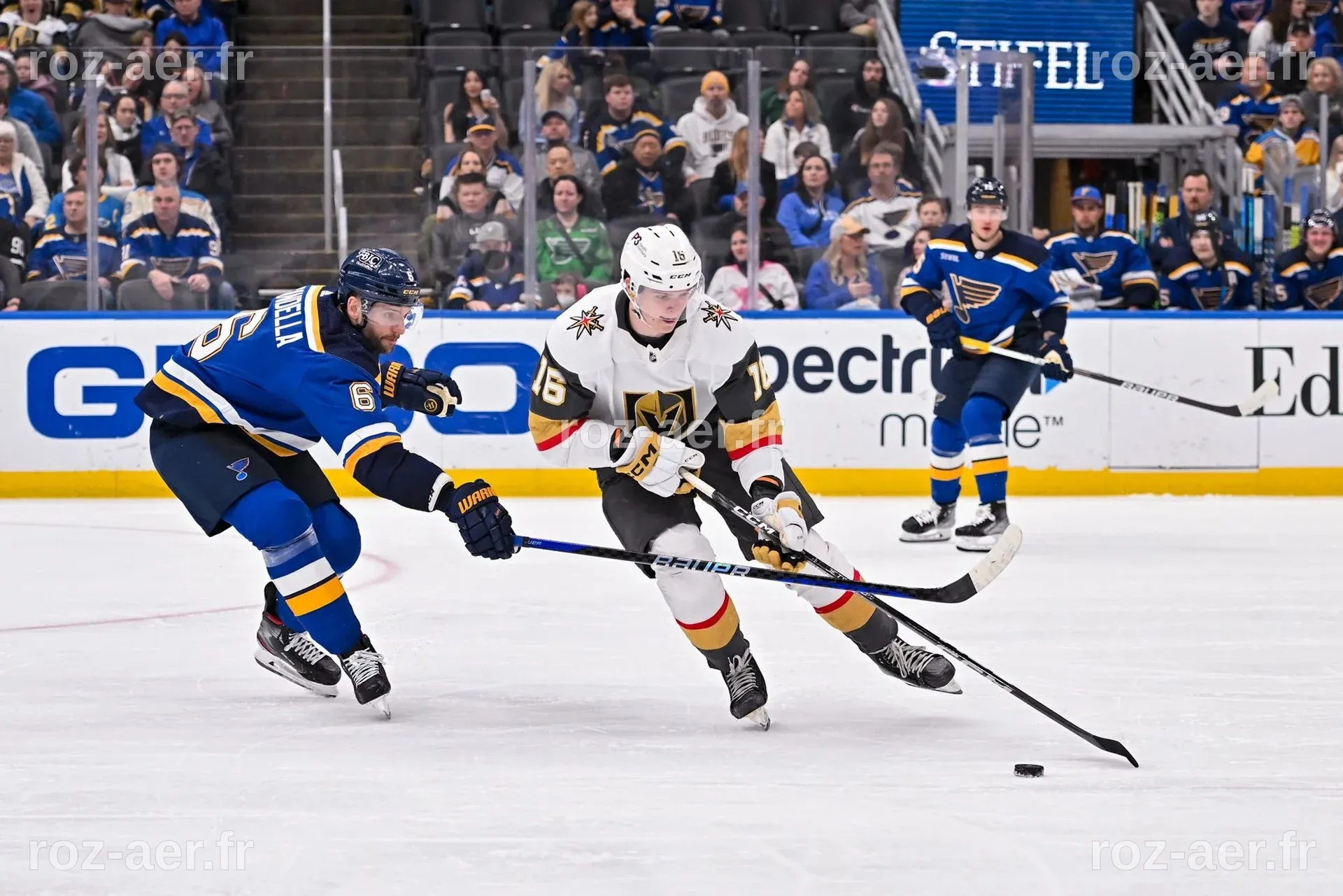 Dorofeyev brille et propulse les Golden Knights vers une victoire 4-0 contre les Blackhawks