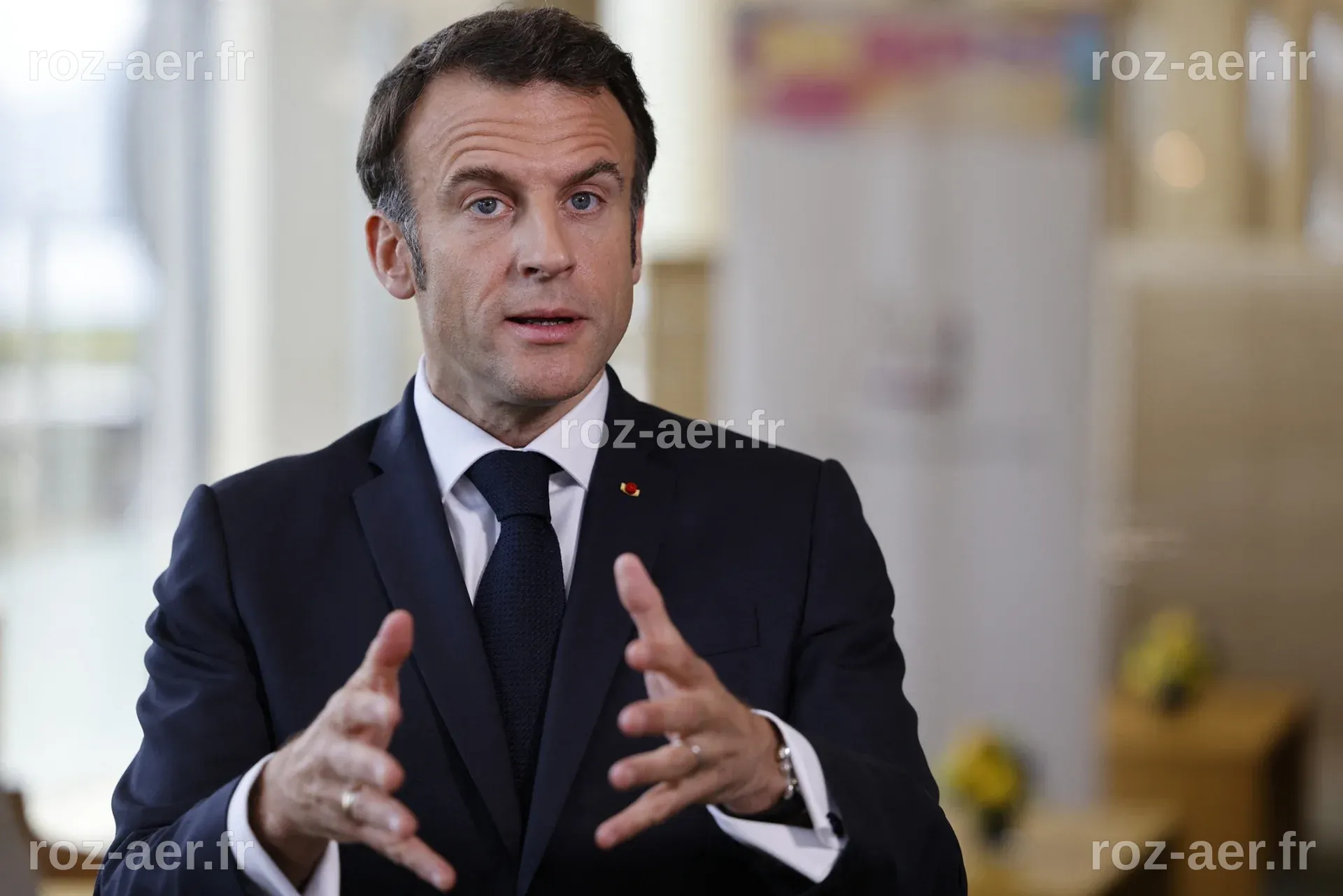 Emmanuel Macron réaffirme le prêt de 90 milliards d'euros à l'Ukraine malgré le veto hongrois