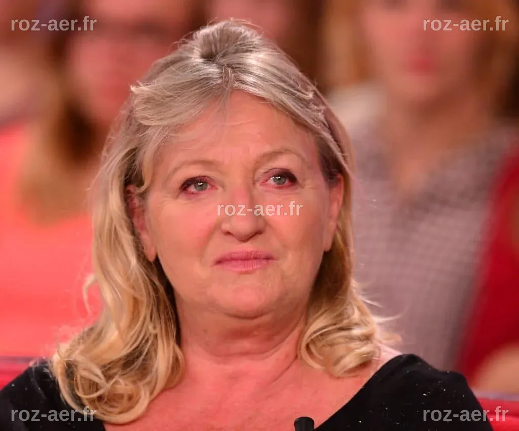 Charlotte de Turckheim : un dernier adieu bouleversant à sa mère - Public