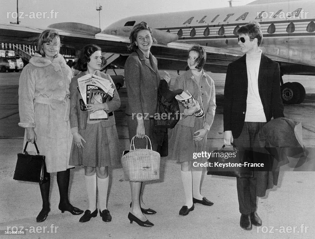Ingrid Bergman entourée de ses quatre enfants, les jumelles Isotta et ...