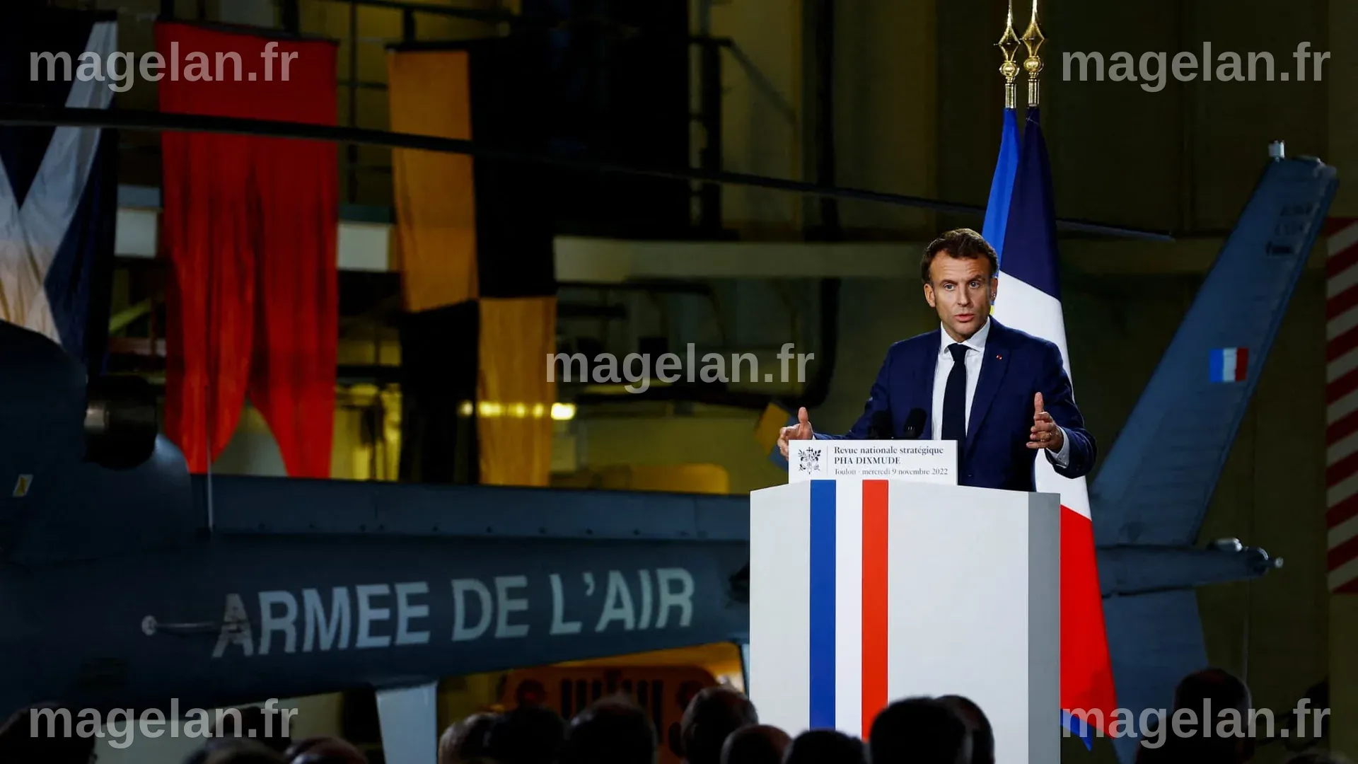 Pour Emmanuel Macron, les forces nucléaires françaises "contribuent" à ...