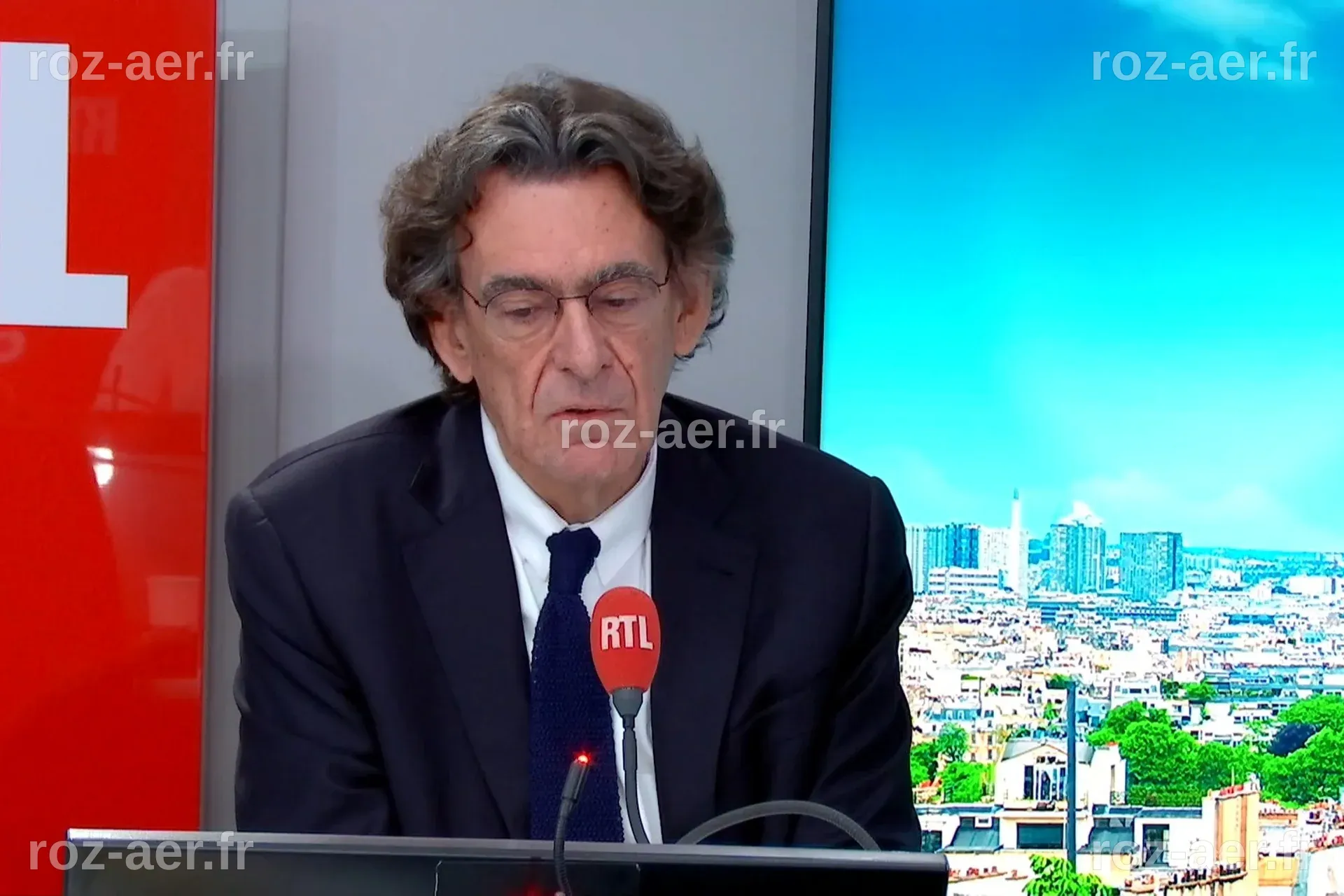 Origines de Luc Ferry : Un Voyage à Travers ses Racines Familiales