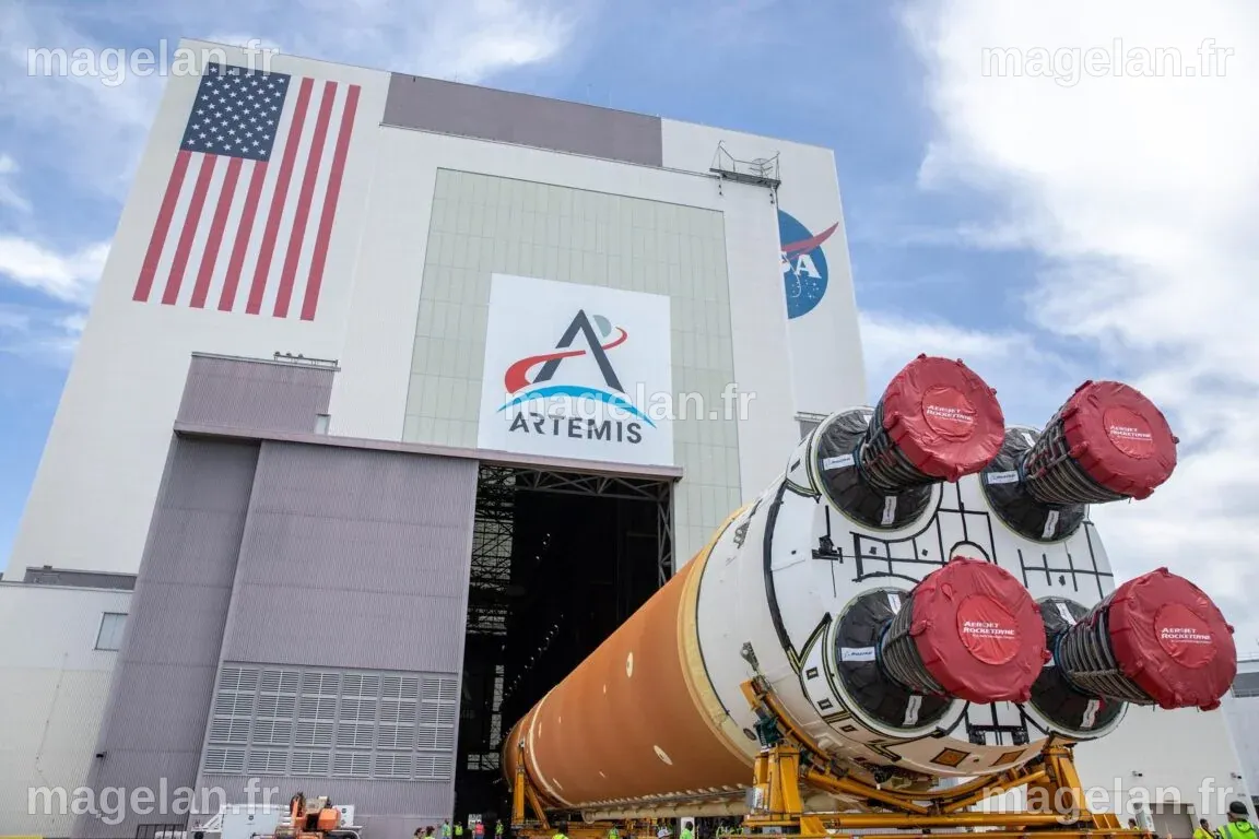 Lancement de la fusée géante de la NASA : l'étage central du SLS ...