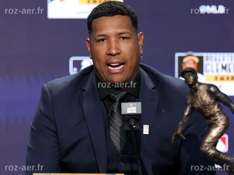 Royals' Perez wins Roberto Clemente Award | theScore.com