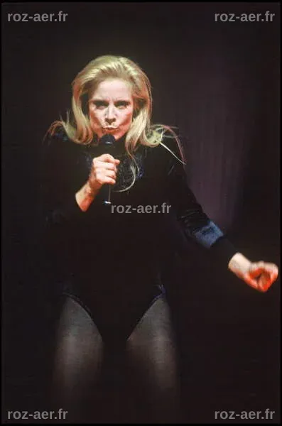 Sylvie Vartan : de 1963 à aujourd'hui, la vie de la chanteuse en images ...