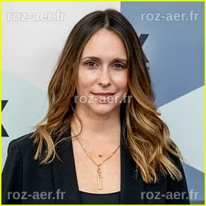 Tout savoir sur la taille de Jennifer Love Hewitt : Informations et analyses