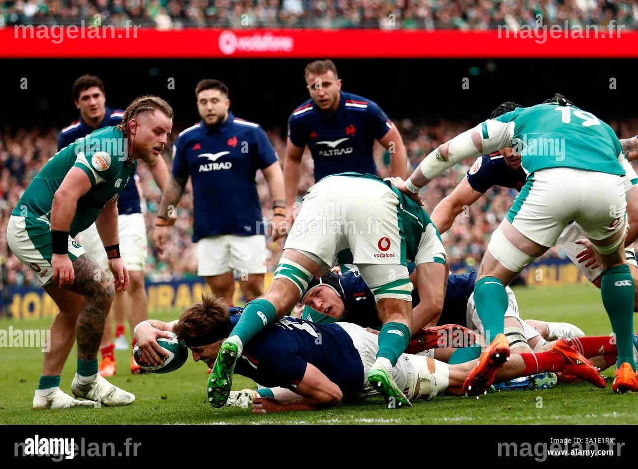 Tournoi des Six Nations : Oscar Jegou face à une sanction sévère après une « fourchette » contre l’Écosse