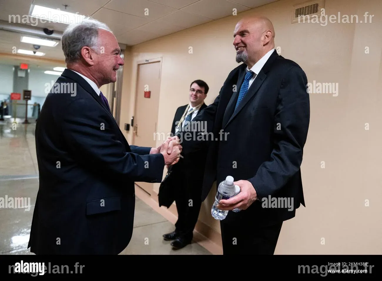 ÉTATS-UNIS - NOVEMBRE 16 : le sénateur Tim Kaine, D-Va, à gauche, et le ...