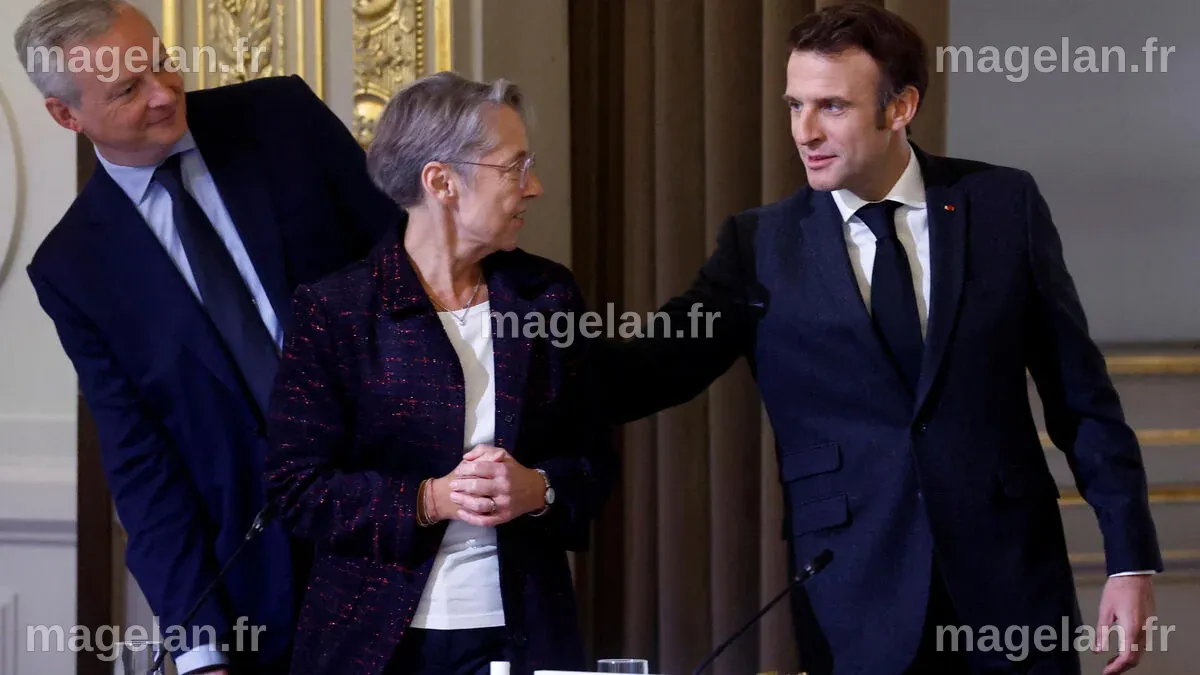 Flambée des prix du carburant : les contrepieds d’Emmanuel Macron à ...