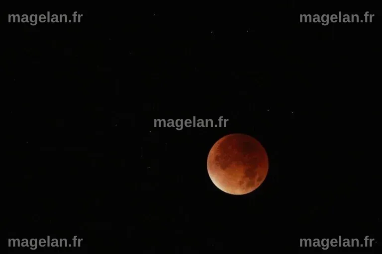 Comment observer l'éclipse lunaire totale, aussi connue sous le nom de ...