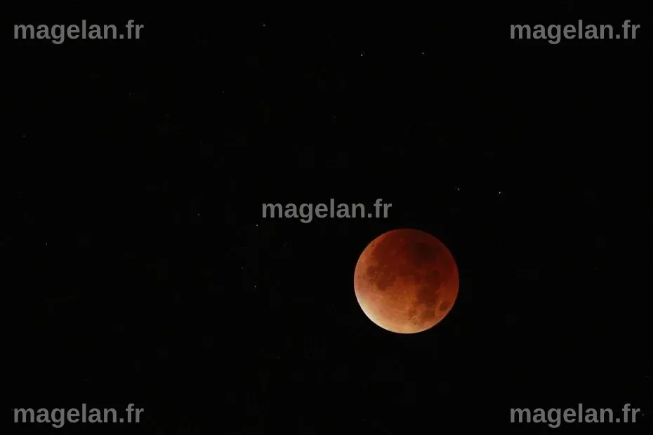 Comment observer l'éclipse lunaire totale, aussi connue sous le nom de ...