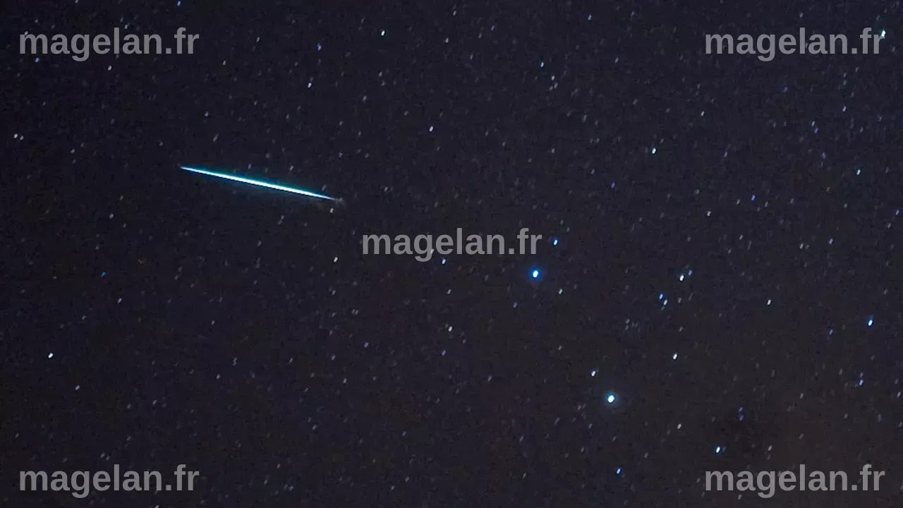 Un 'bolide', météore très lumineux, observé dans le ciel du sud de la ...