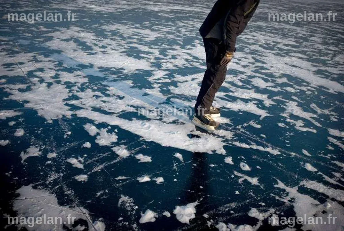 Insolite : une personne tombe dans un lac gelé, ses sauveteurs tombent ...