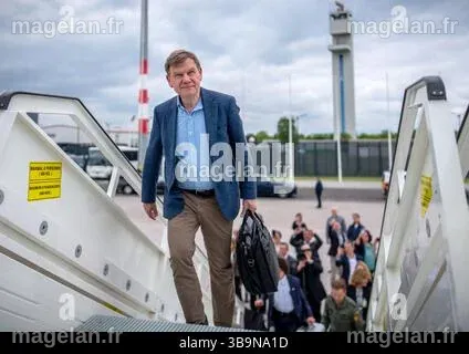 German Foreign Minister Johann Wadephul boards a Bundeswehr air force ...