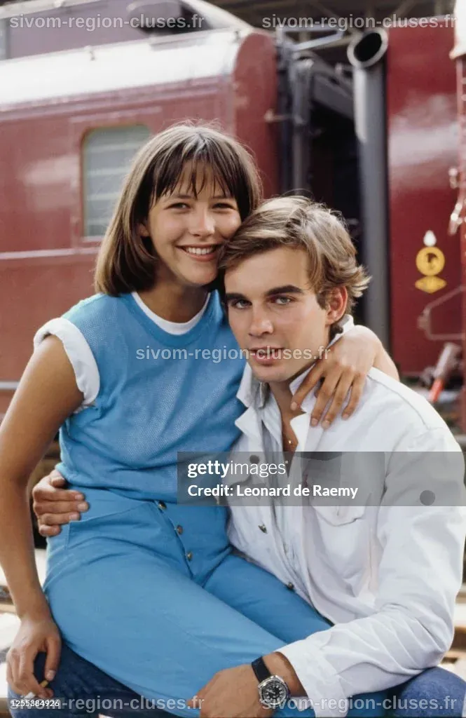 Sophie Marceau et Pierre Cosso lors du tournage du film " La Boum 2 ...