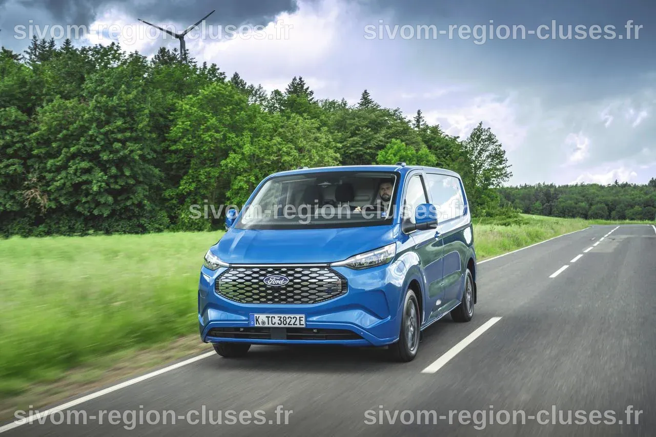 Essai Ford E-Transit Custom (2024). Un fourgon électrique moderne et ...