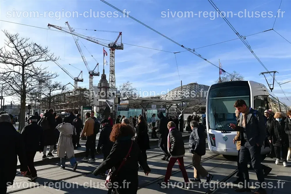 Loi immigration : Paris présente ses mesures pour favoriser « l'accueil ...