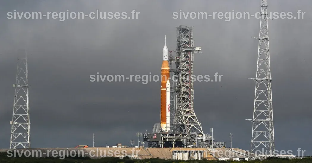 La NASA déplacera sa fusée lunaire hors de la rampe de lancement pour ...