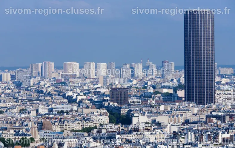 La hauteur impressionnante de la tour Montparnasse