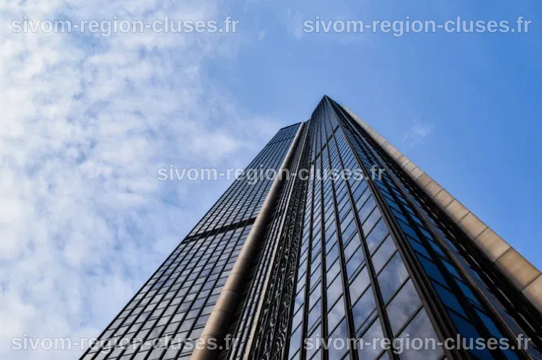 La hauteur impressionnante de la tour Montparnasse