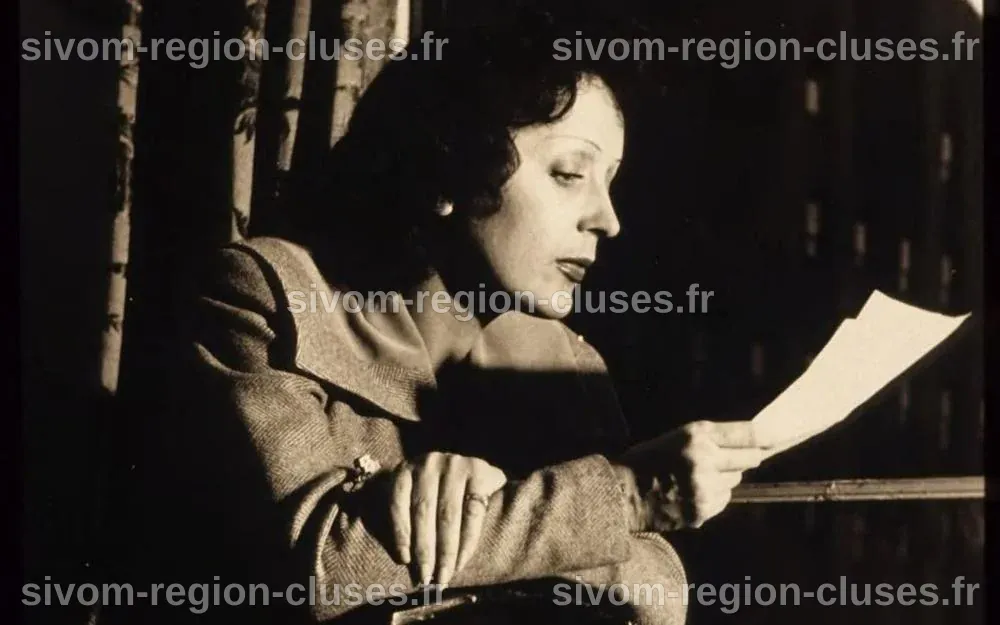 60 ans de la mort d’Edith Piaf : en images, qui était la “Môme Piaf”