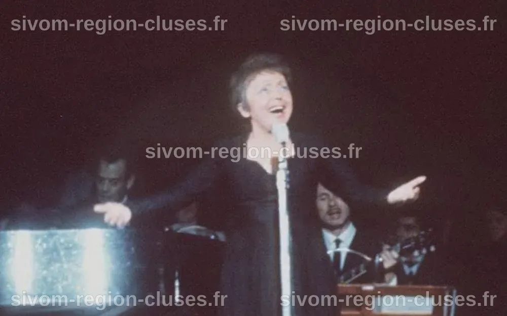 60 ans de la mort d’Edith Piaf : en images, qui était la “Môme Piaf”