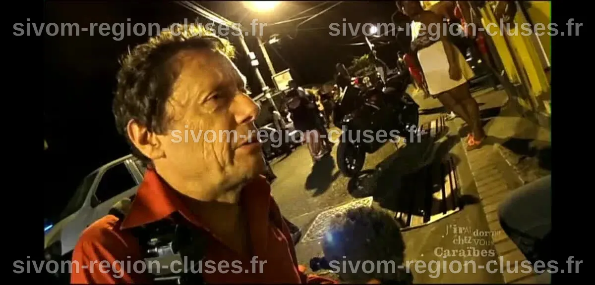 Vidéo : Antoine de Maximy, piégé au coeur d'une fusillade nocturne, à ...
