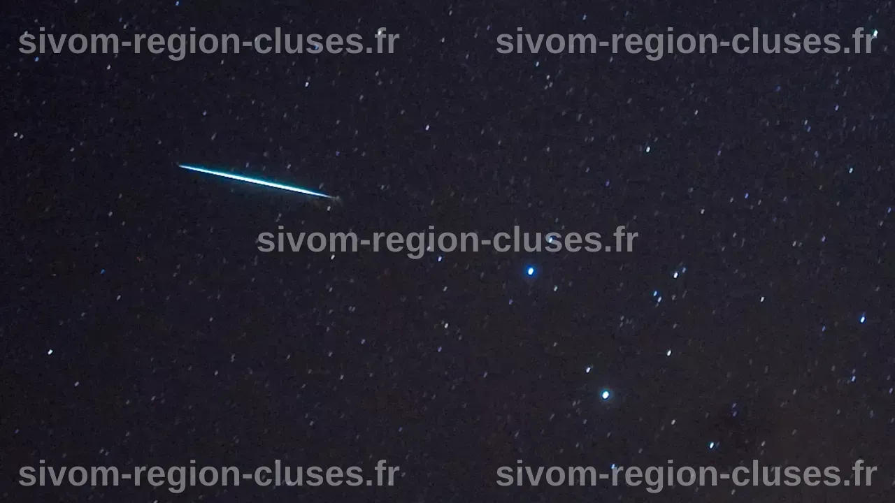 Un 'bolide', météore très lumineux, observé dans le ciel du sud de la ...