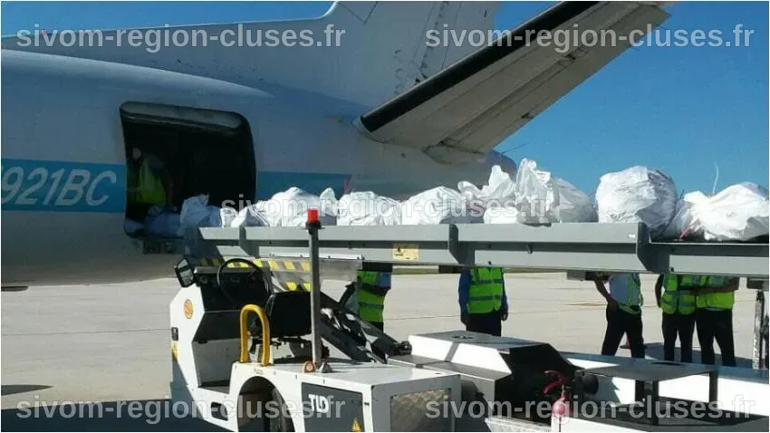 Llega a Cuba avión con ayuda humanitaria procedente de Miami