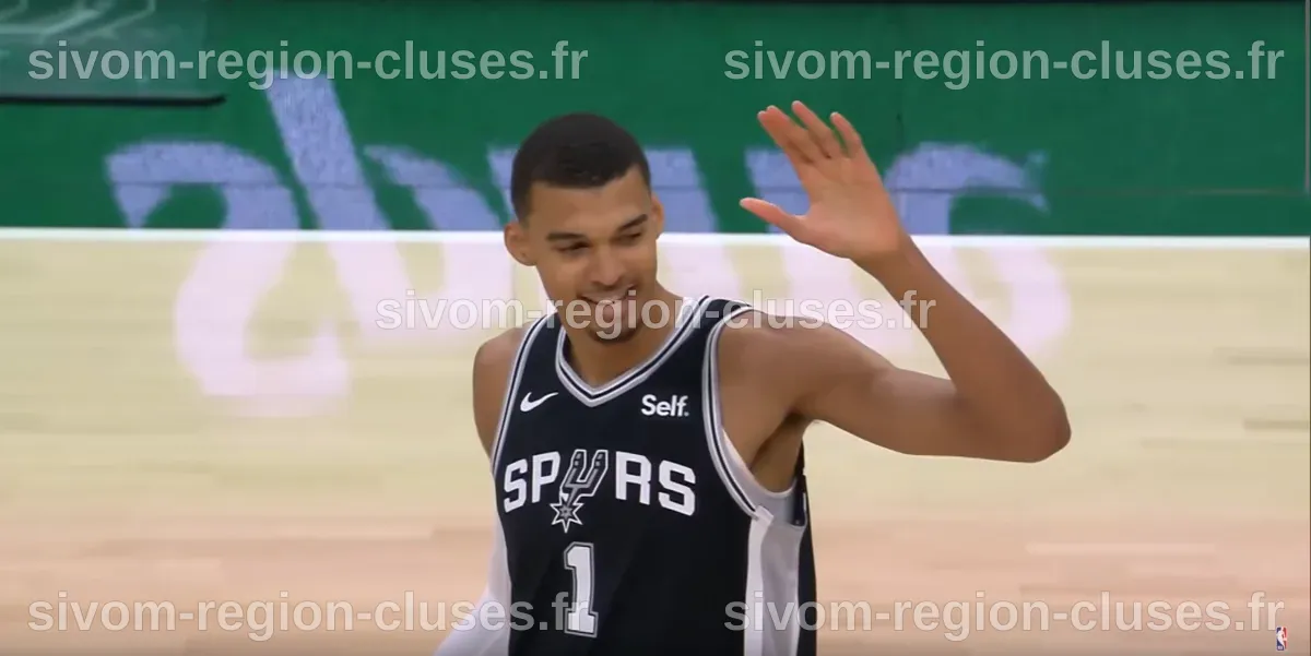 [Vidéo] Le premier double-double en NBA de Victor Wembanyama - BeBasket