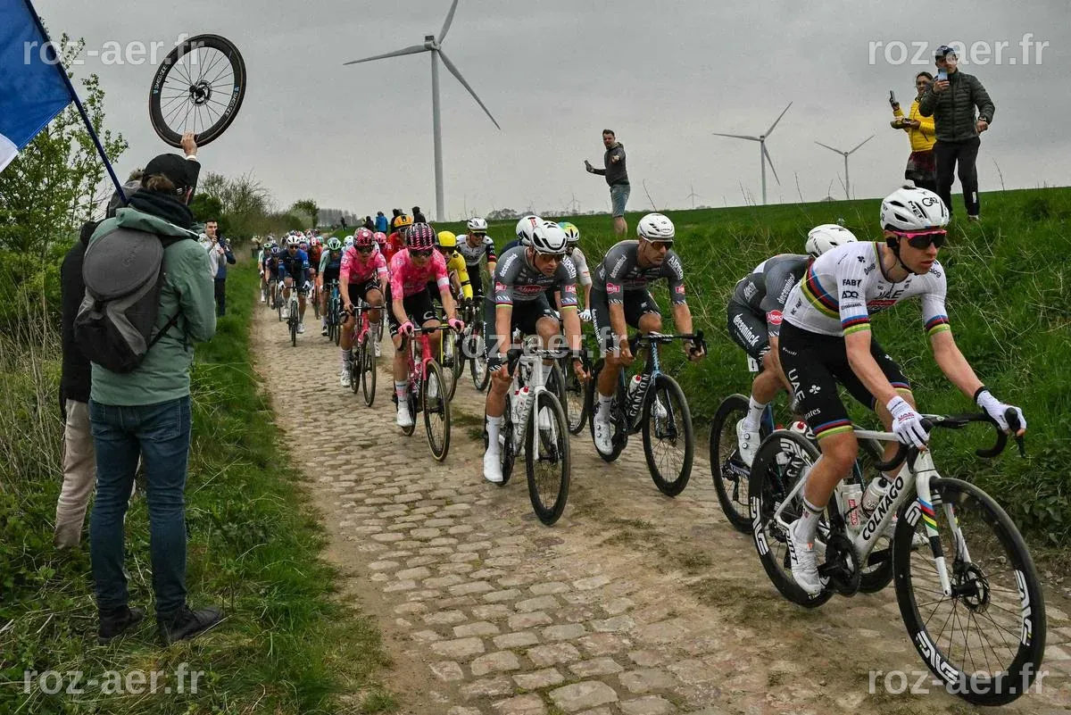 DIRECT. Paris-Roubaix : Pogacar dans le dur, van der Poel s’envole vers ...