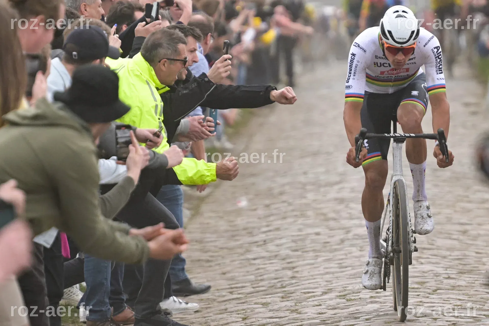 Paris-Roubaix : Van Aert surclasse Pogacar, les Françaises brillent au Tournoi des Six Nations et Sinner retrouve la première place mondiale !