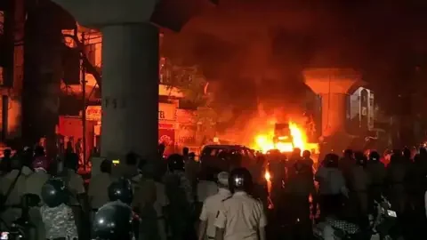 Gaz lacrymogène utilisé contre des travailleurs indiens réclamant des hausses de salaires face à la hausse du coût de la vie
