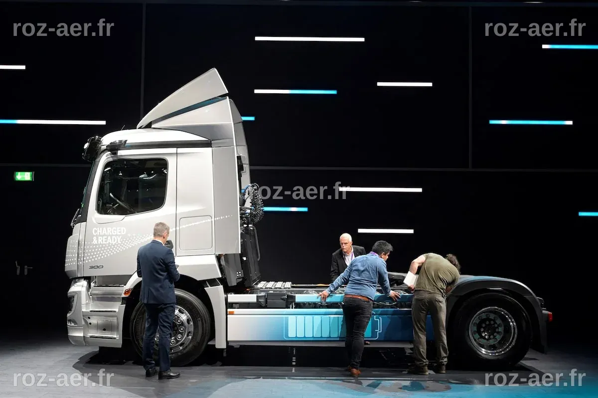 Daimler Truck, Traton shares fall on Trump's truck tariffs | Reuters