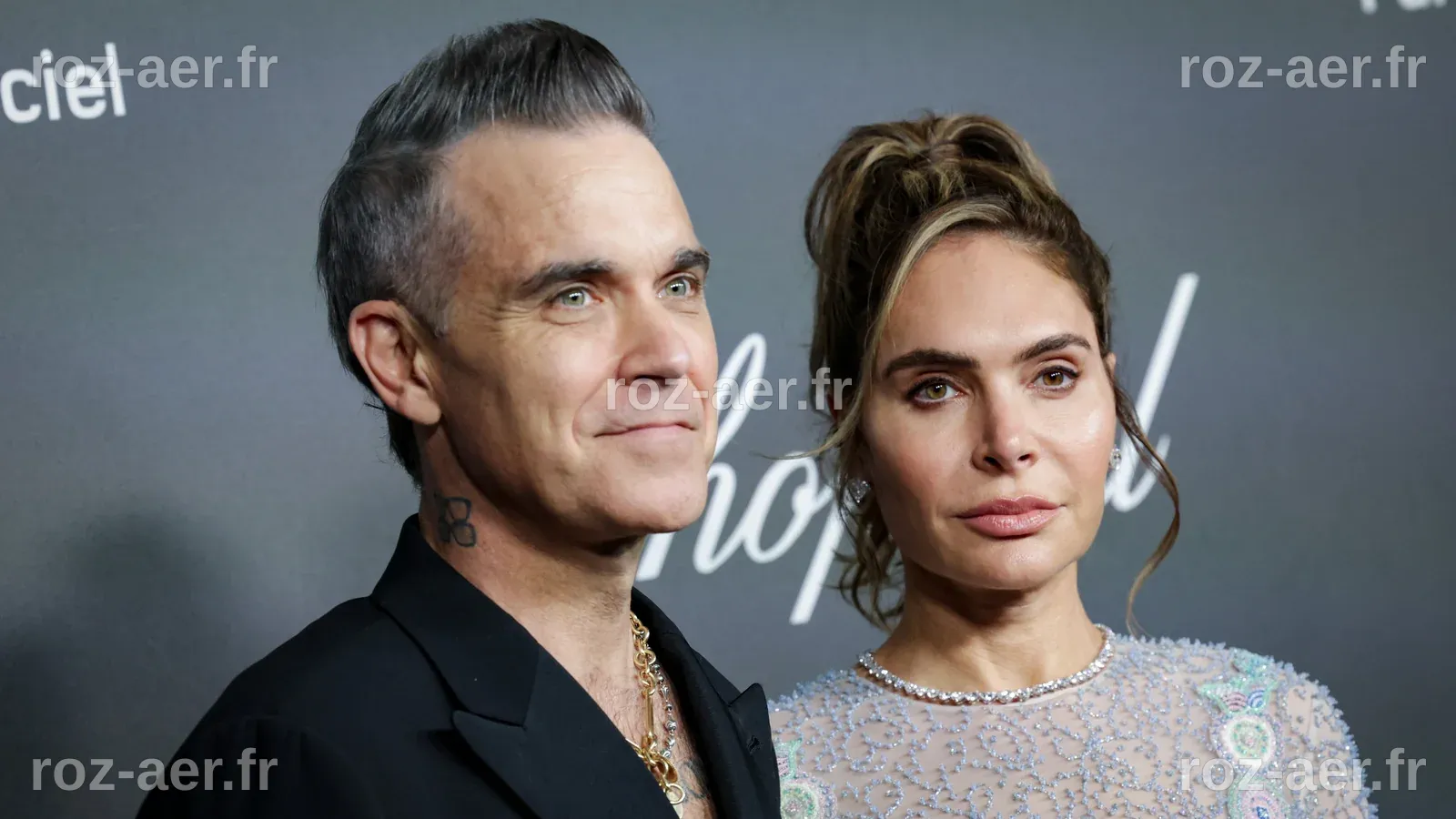 Robbie Williams et sa Famille : Une Vie Sous les Projecteurs