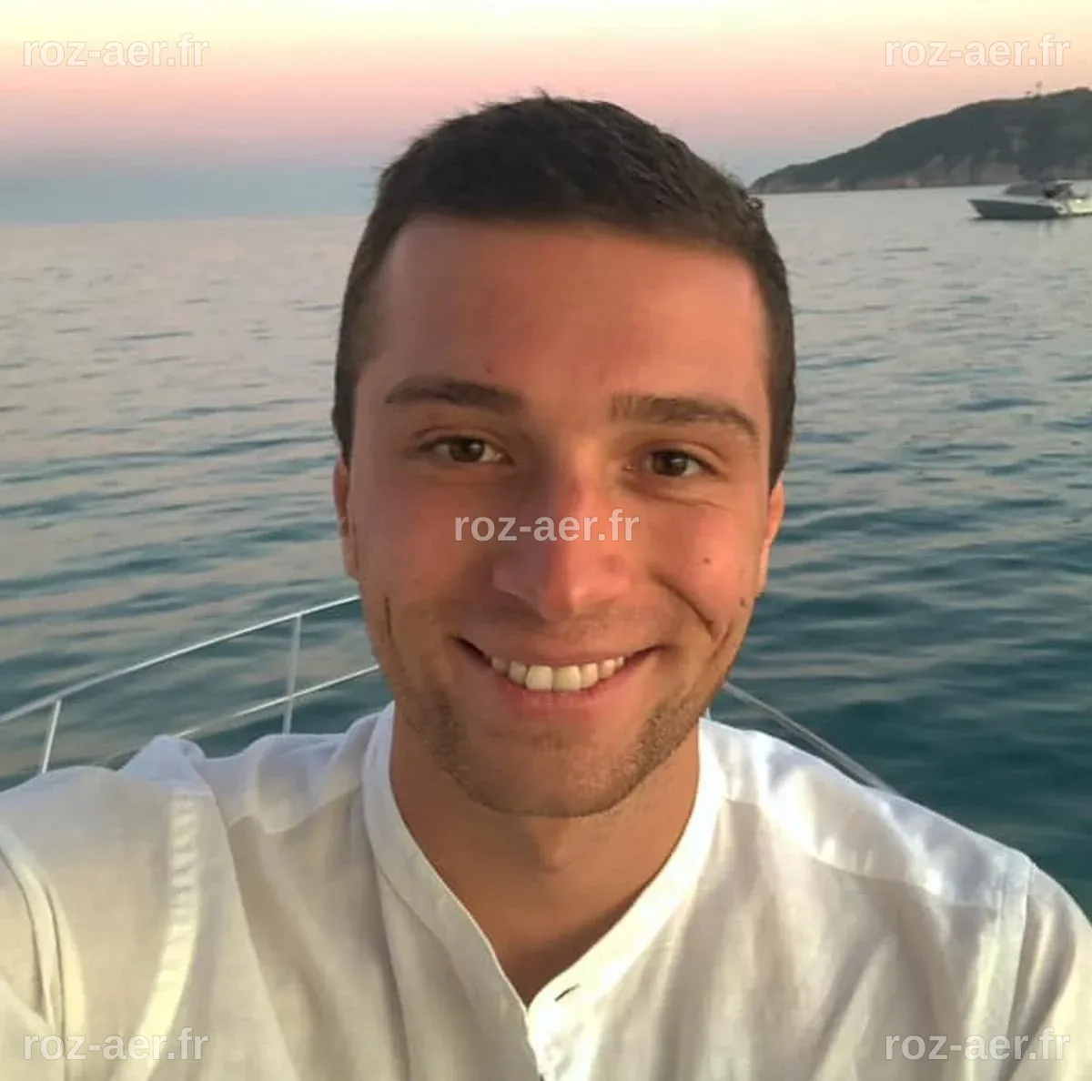 Jordan Bardella et Maria Carolina de Bourbon des Deux-Siciles : Une relation officialisée au grand jour