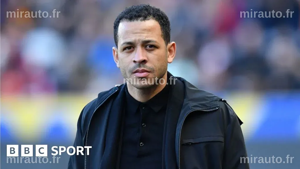 Liam Rosenior confronté à la colère des supporters de Chelsea après la défaite contre Manchester United