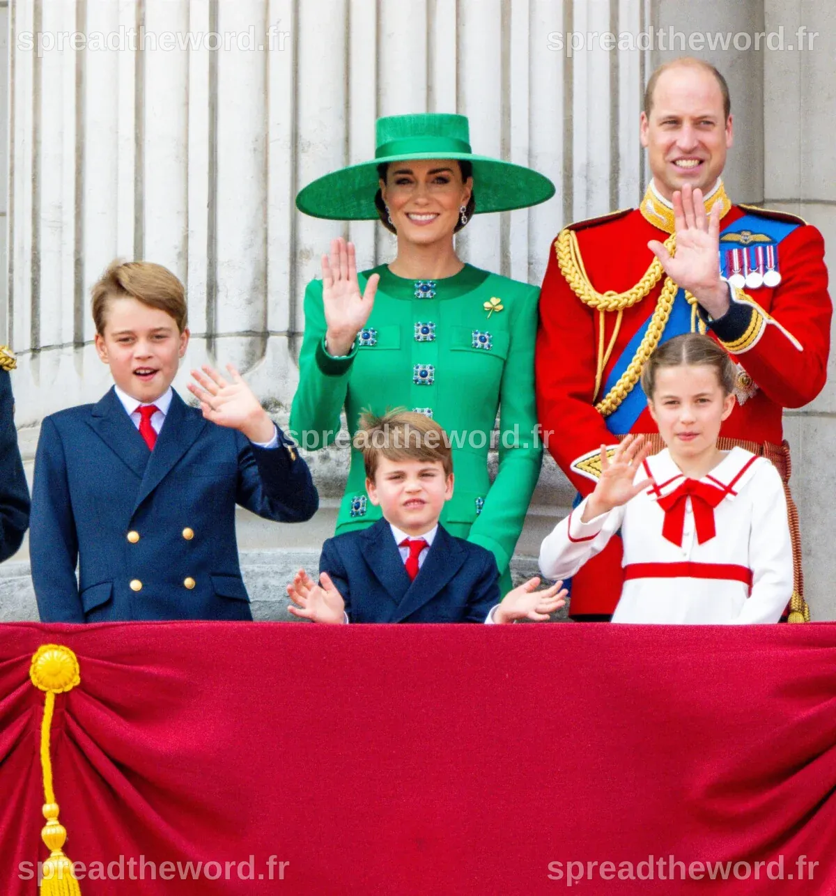 Vidéo : Kate Middleton réapparaît : ses enfants George, Charlotte et ...