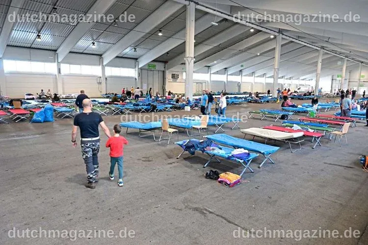Hoffnung und Verzweiflung bei den Gestrandeten in der Messehalle Tulln ...