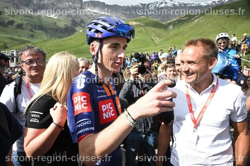 Deux mois après sa retraite, Romain Bardet s'offre une victoire sur la ...
