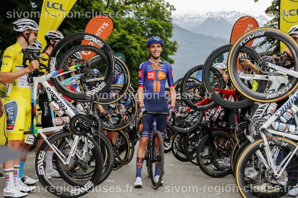 Cyclisme. À peine retraité sur route, Romain Bardet gagne une Coupe du ...