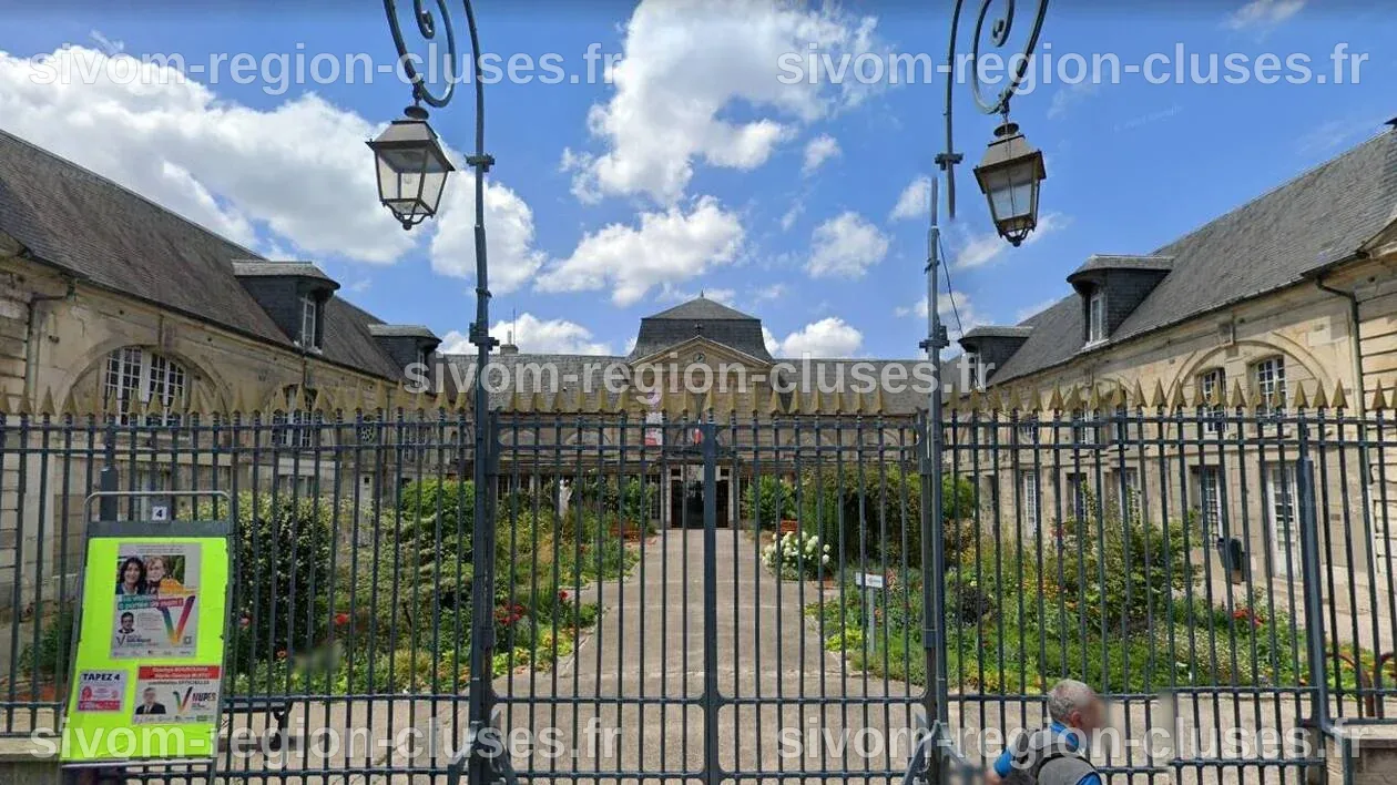Tensions devant la mairie de Stains : le maire ex-PCF demande la ...