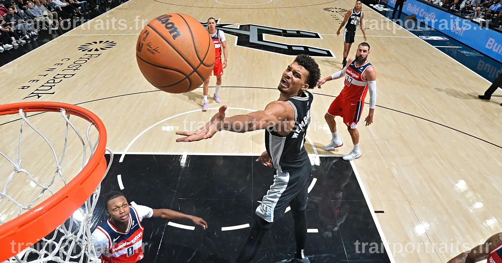 Victor Wembanyama brille lors de son premier match de playoffs en NBA avec 35 points contre Portland