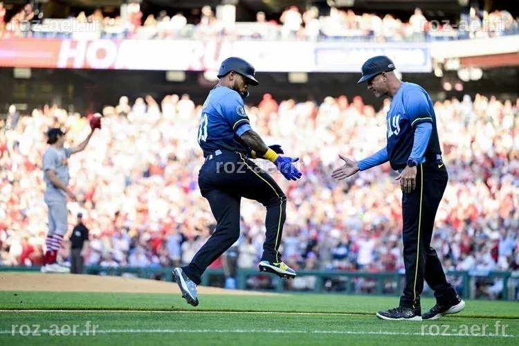 Sosa brille avec un double décisif et Varland stoppe la remontée des Angels : les Blue Jays s'imposent 4-2