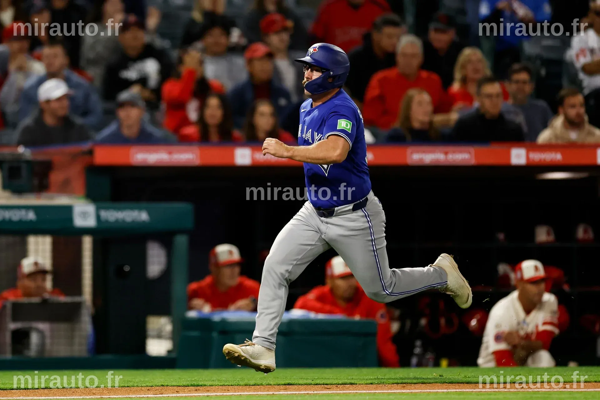 Sosa propulse les Blue Jays vers la victoire avec un double décisif, Varland maîtrise la remontée des Angels