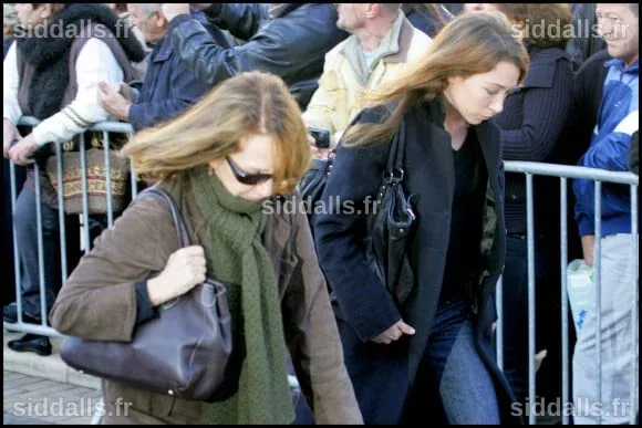 Photo : Laura Smet et Nathalie Baye aux obsèques de Guillaume Depardieu ...