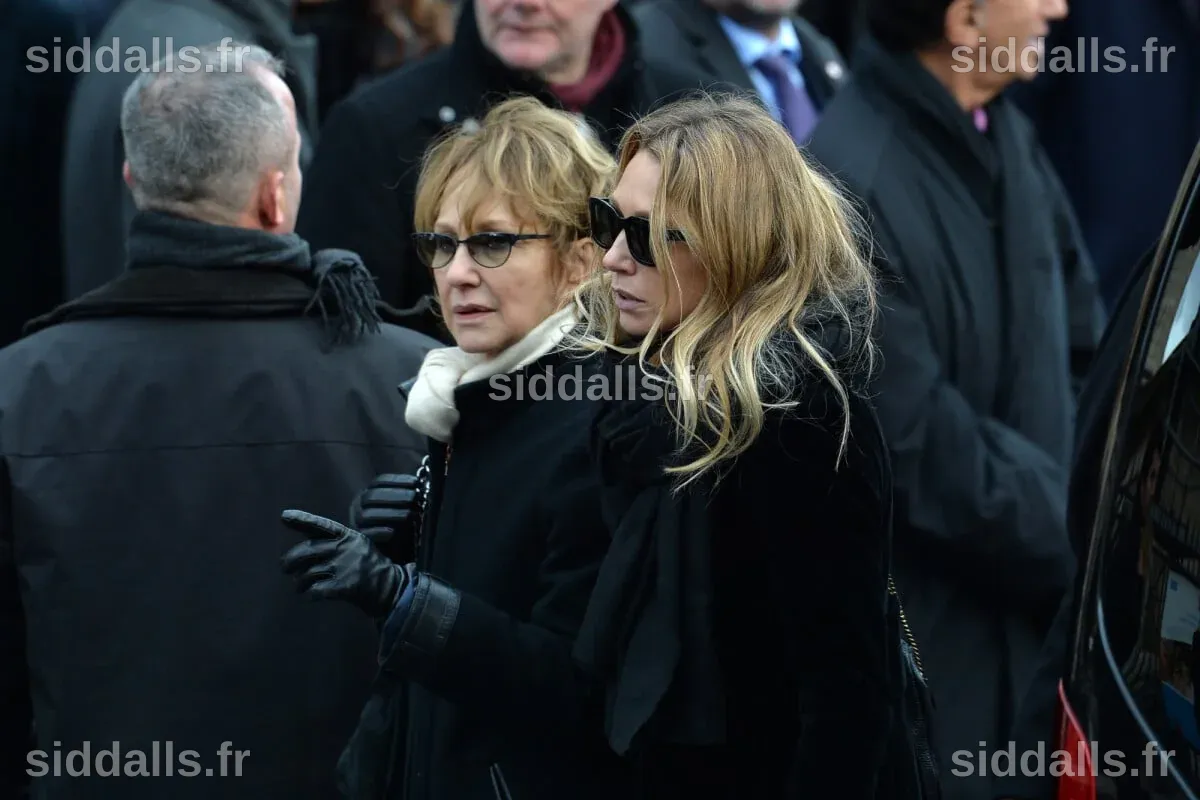 Les Obsèques de Nathalie Baye : Laura Smet, un Courage Émotionnel au Coeur de l'Événement, avec de Nombreuses Célébrités Attendues