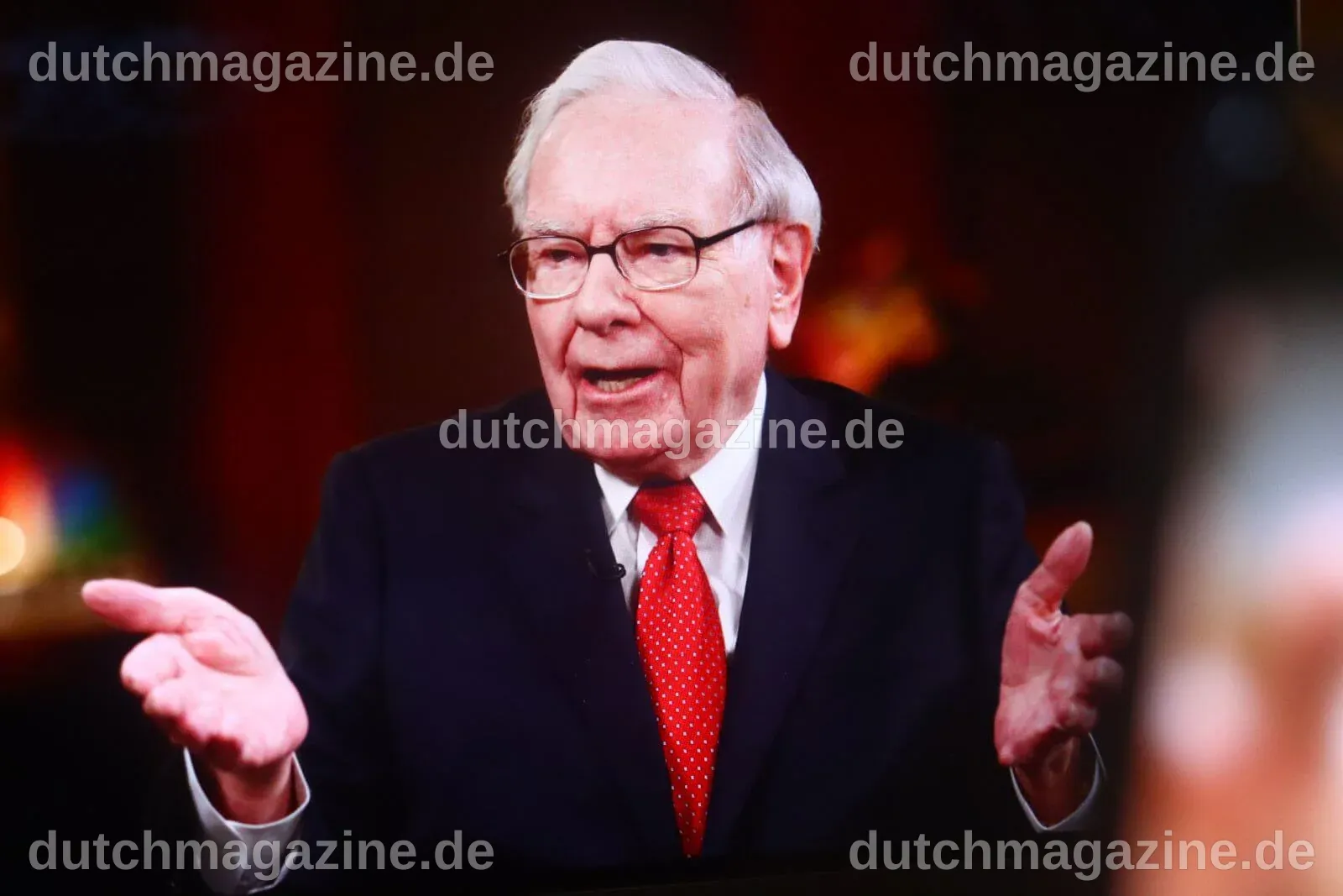 Warren Buffett reduziert Amazon-Anteile um 77% und investiert in boomenden Medienstock