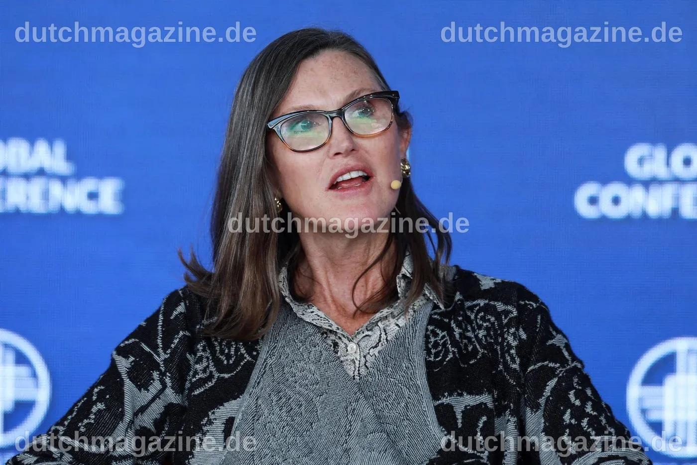 Cathie Wood investiert 900.000 Dollar in aufstrebende Megacap-Aktien