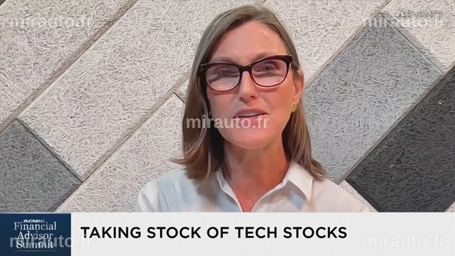 Cathie Wood investit 900 000 $ dans des actions megacap en plein essor